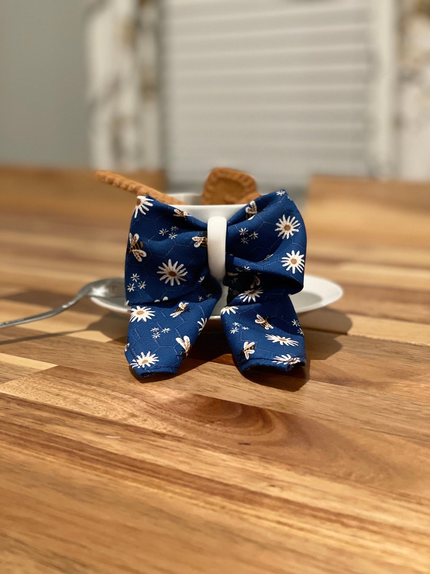 Daisies & Bee's Tea Cloth Napkin