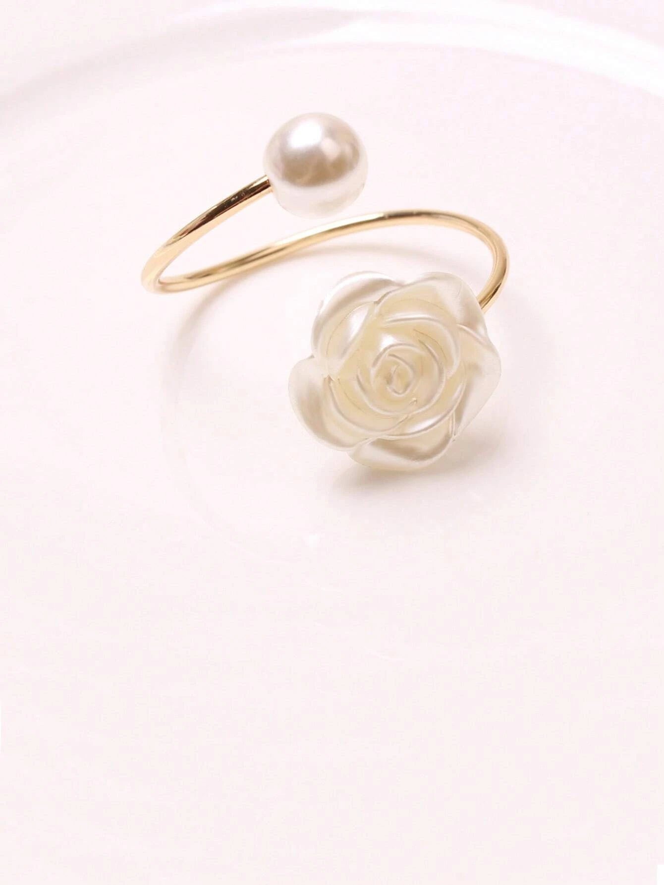 Modern Flower & Faux Pearl Decor Napkin Ring